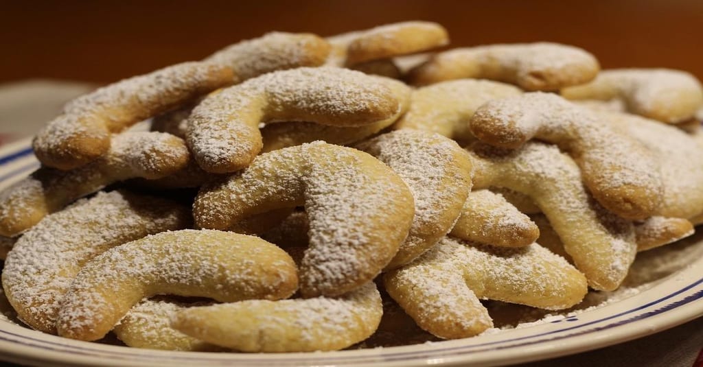 Traditional German Drinks and Sweet Pairings